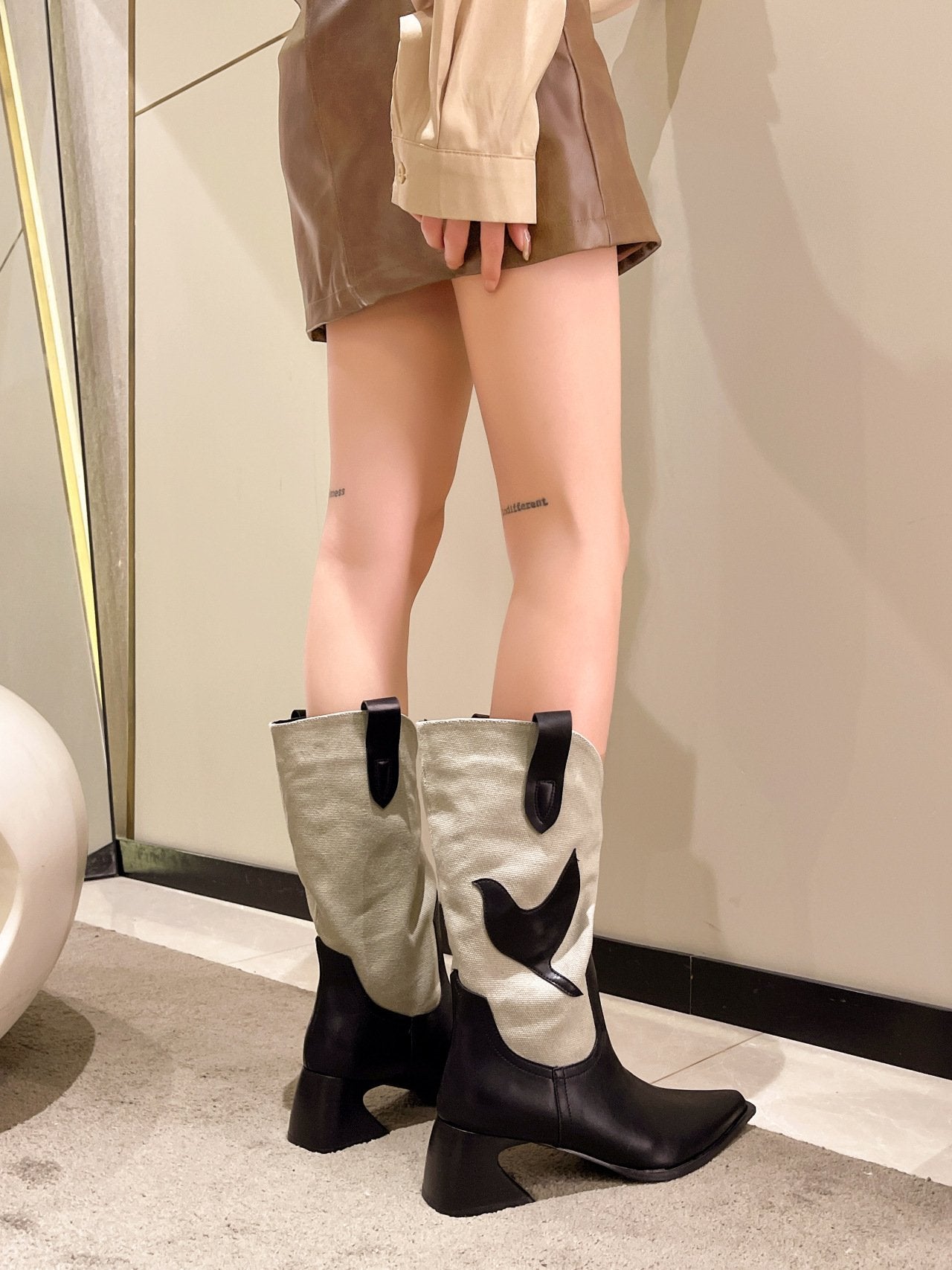 Fashionable patchwork pointed boots