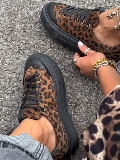 Fashionable leopard print soft-soled shoes